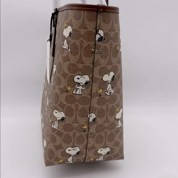 Coach X Peanuts City Tote Bag In Signature Canvas With Snoopy Print CBJ89 - Picture 3 of 13